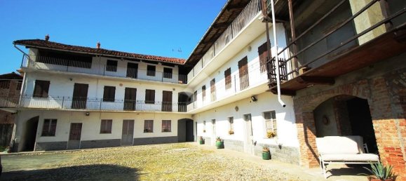 14 rooms House in Castellamonte, Italy No. 18105 18