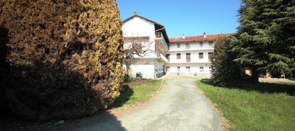 14 rooms House in Castellamonte, Italy No. 18105 11