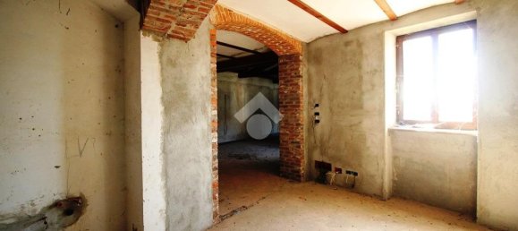 14 rooms House in Castellamonte, Italy No. 18105 10