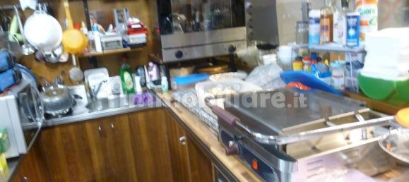 Imóvel comercial de 3 divisões em Vado Ligure, Italy N.º 154353 3