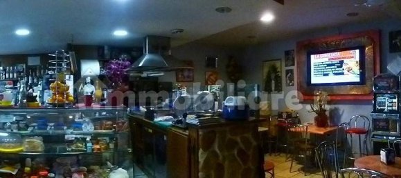 Imóvel comercial de 3 divisões em Vado Ligure, Italy N.º 154353 9