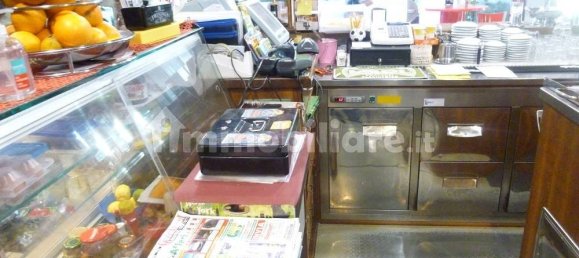 Imóvel comercial de 3 divisões em Vado Ligure, Italy N.º 154353 2