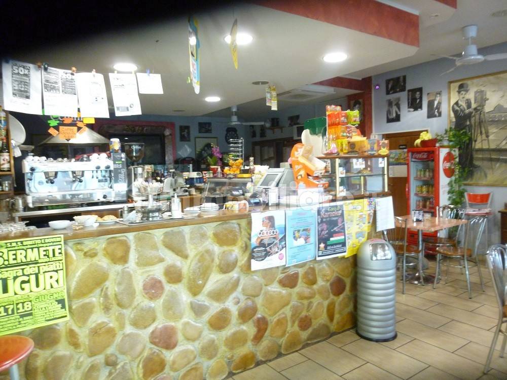 Imóvel comercial de 3 divisões em Vado Ligure, Italy N.º 154353