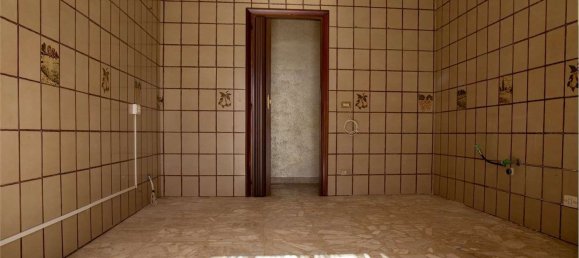 Квартира с 6 комнатами в Челье Мессапика, Италия № 144104 6