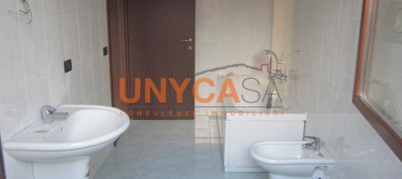 3 rooms Apartment in Verona, Italy No. 66063 8