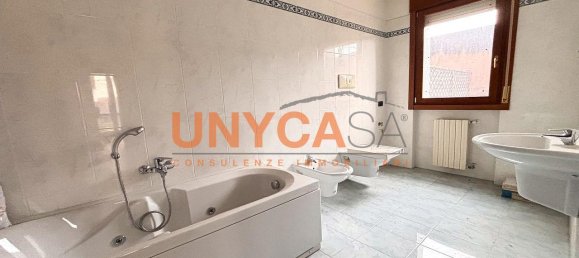 3 rooms Apartment in Verona, Italy No. 66063 9