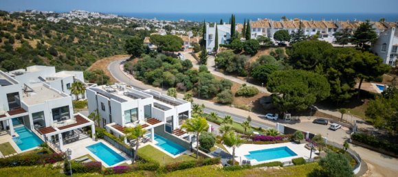 5 bedrooms Villa in Marbella, Spain No. 177877 2