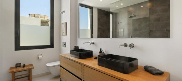 5 bedrooms Villa in Marbella, Spain No. 177877 11