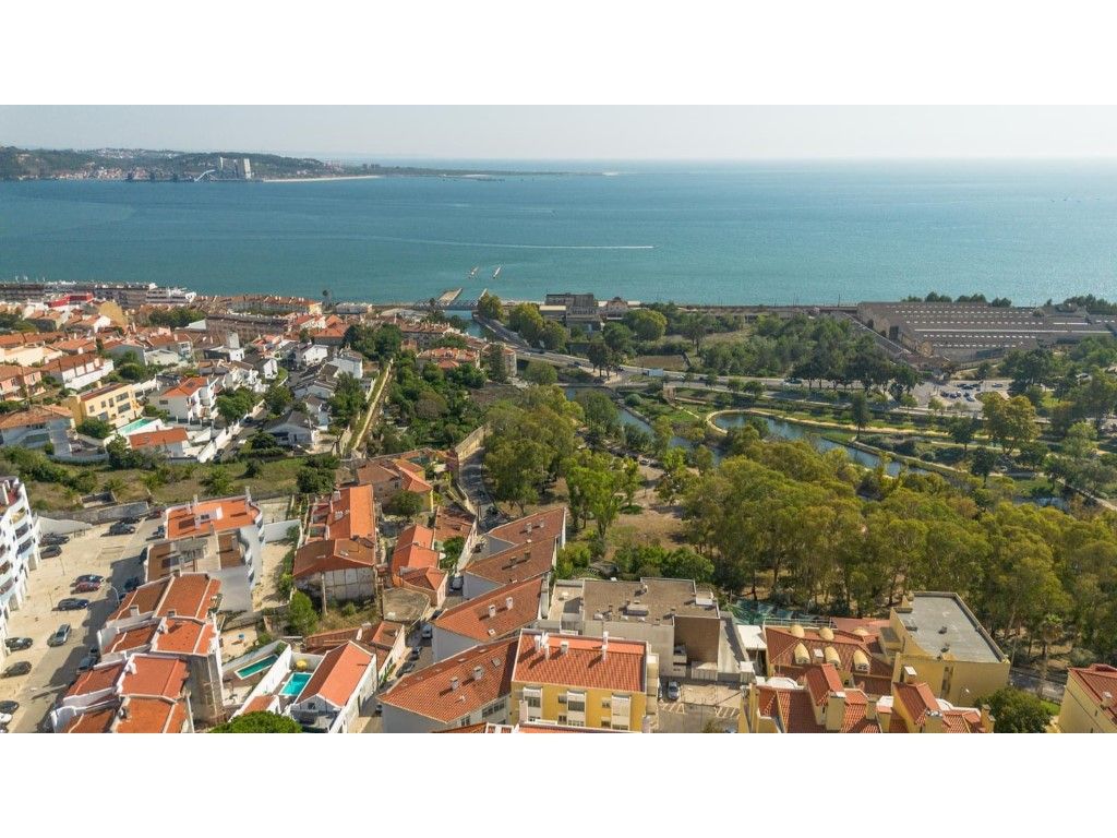 455m² Land in Oeiras, Portugal No. 141710