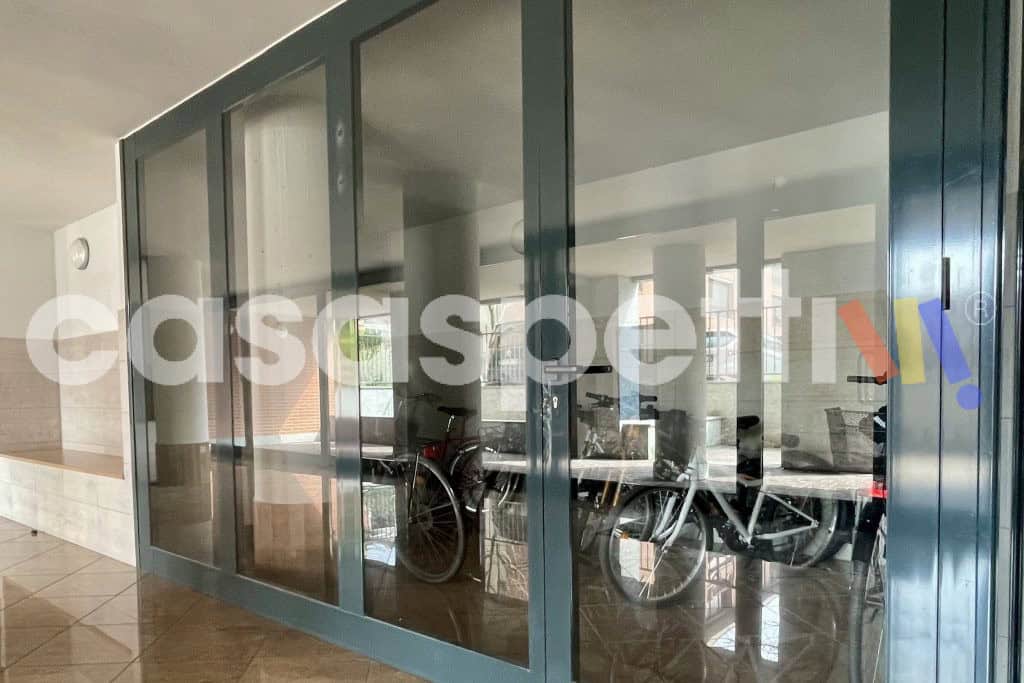 3 rooms Apartment in Milan, Italy No. 335301