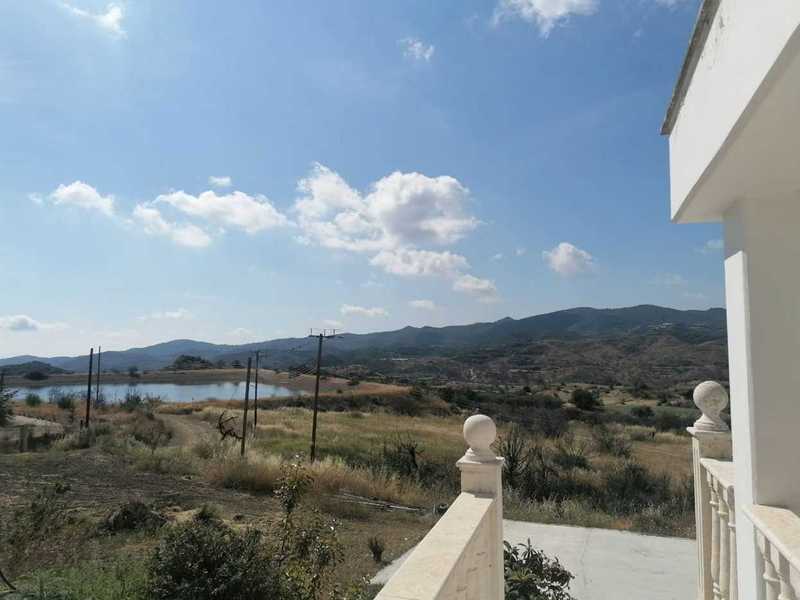 4 chambres Propriété commerciale à Limassol, Cyprus No. 7129