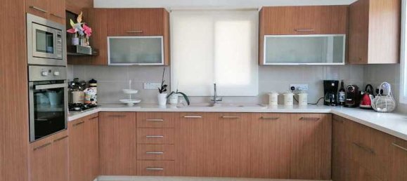 Propiedad comercial de 4 dormitorios en Limassol, Cyprus No. 7129 7