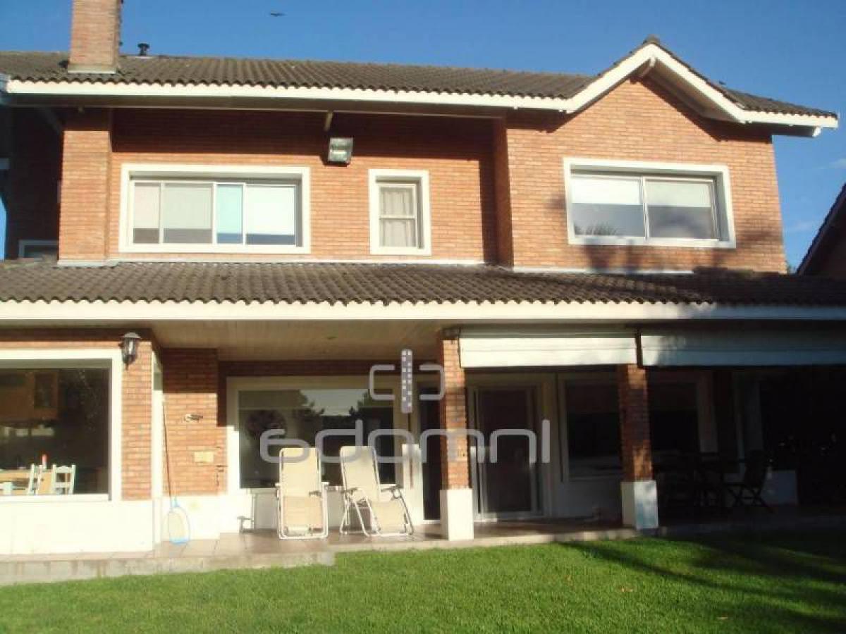 Дом с 4 спальнями в Пилар, Аргентина № 9470