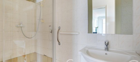 2 bedrooms Apartment in Paris, France No. 178096 10