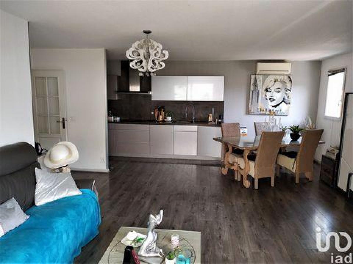 3 bedrooms Condo in Menton, France No. 15877