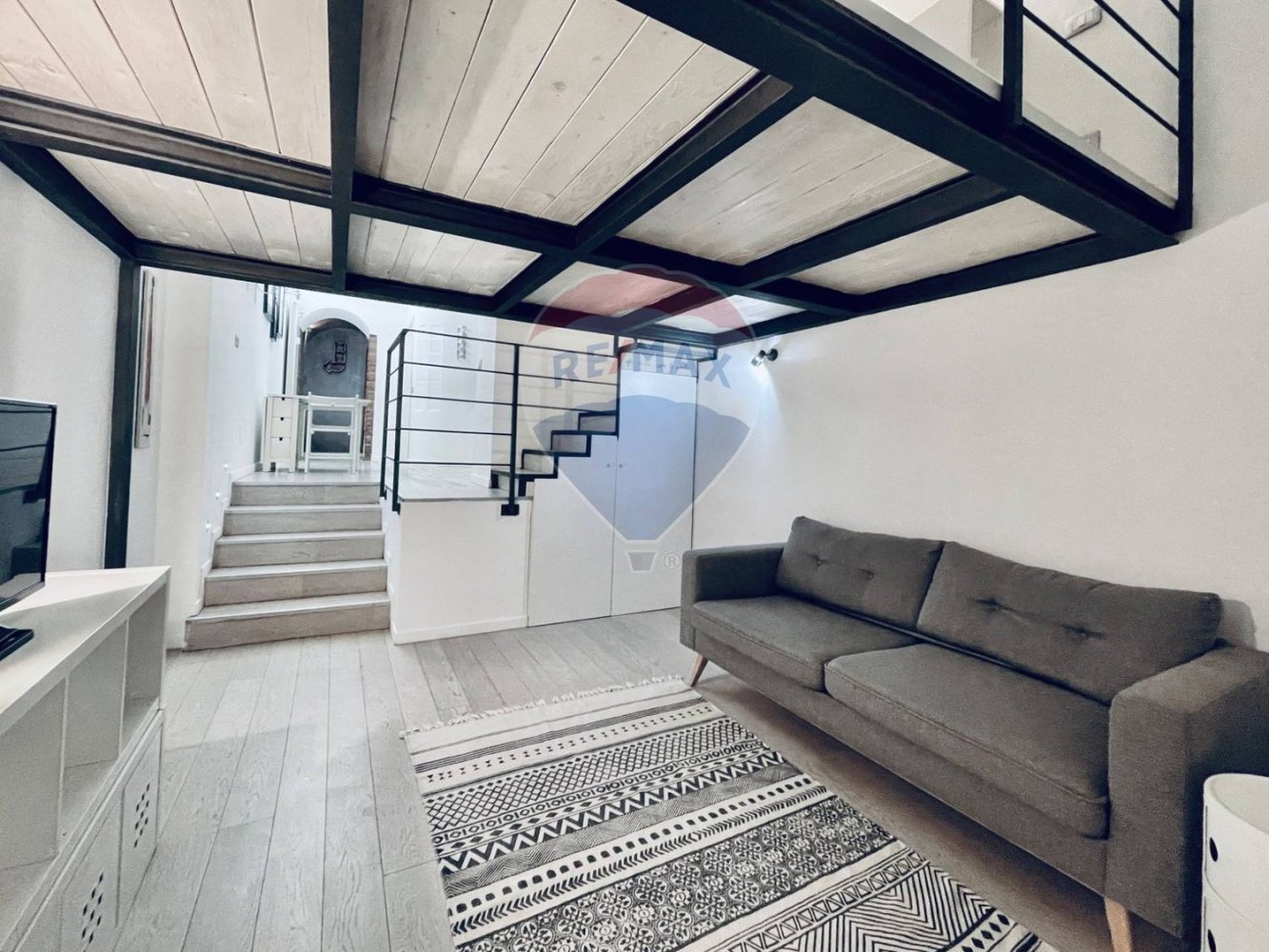 Квартира с 2 комнатами в Милан, Италия № 248900