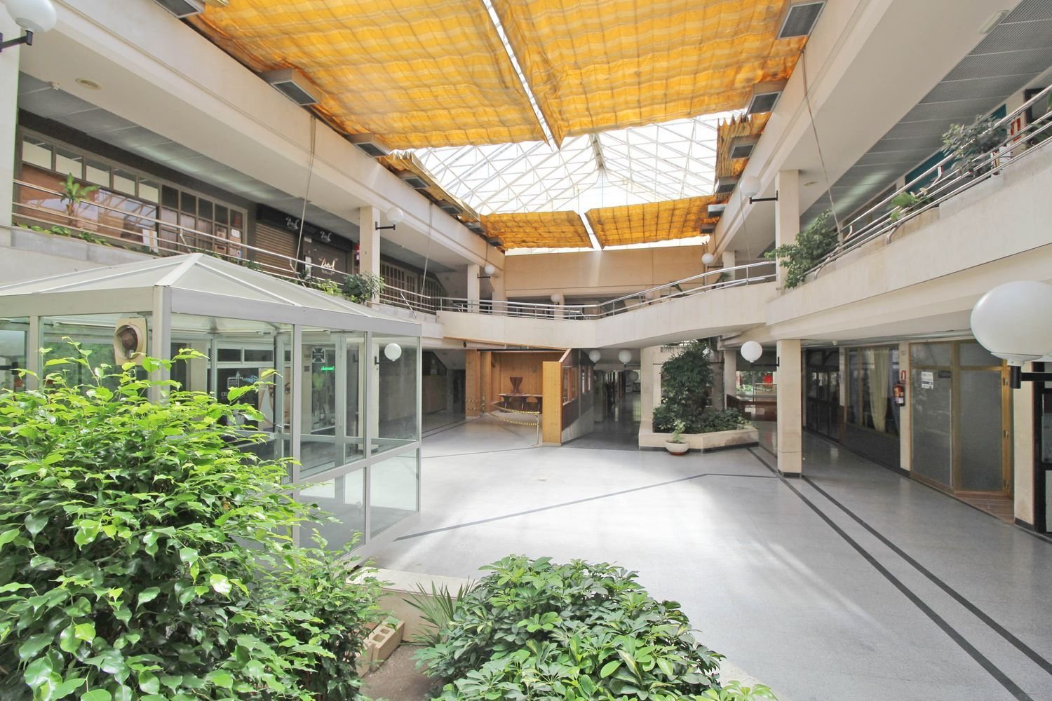 60m² Commercial property in Coslada, Spain No. 73603