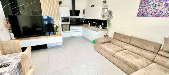 3 bedrooms Apartment in Imola, Italy No. 286933 4