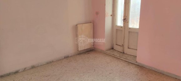 Apartamento de 2 habitaciónes en Adelfia, Italy No. 135154 4