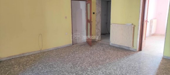 Apartamento de 2 habitaciónes en Adelfia, Italy No. 135154 3