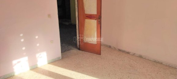 Apartamento de 2 habitaciónes en Adelfia, Italy No. 135154 5