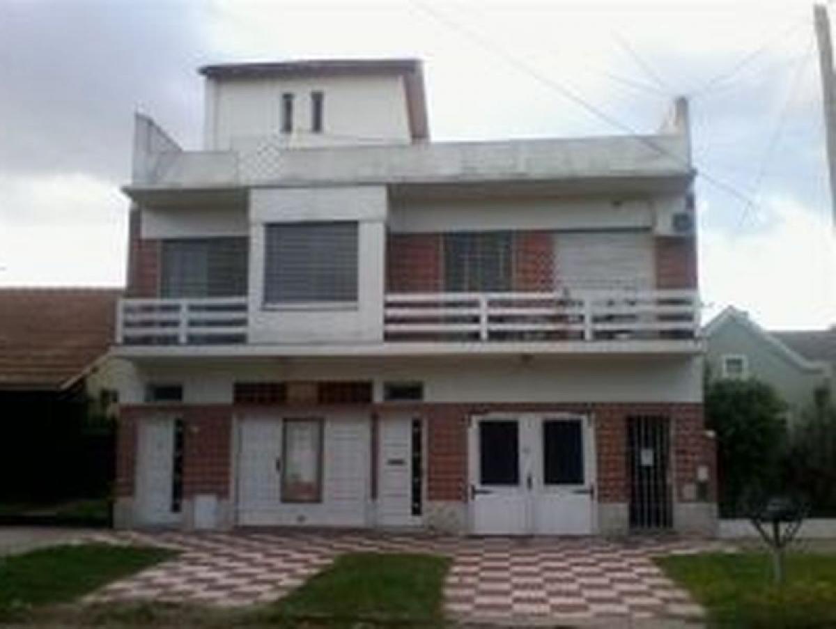 Квартира с 4 спальнями в Ломас-де-Самора, Аргентина № 99901