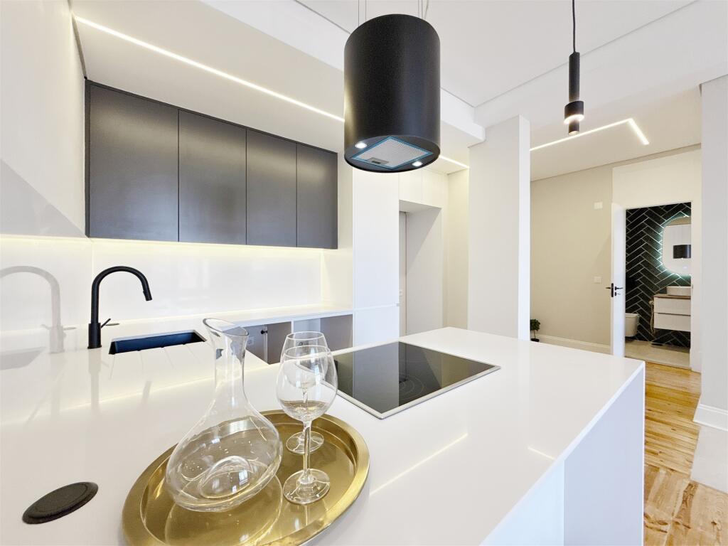 3 bedrooms Apartment in Lisbon, Portugal No. 201344