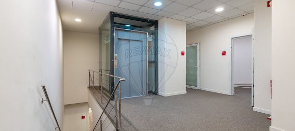 Gewerbliche Immobilie in Lisbon, Portugal 327m², Nr. 10580 5