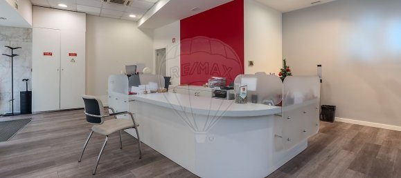 Gewerbliche Immobilie in Lisbon, Portugal 327m², Nr. 10580 3