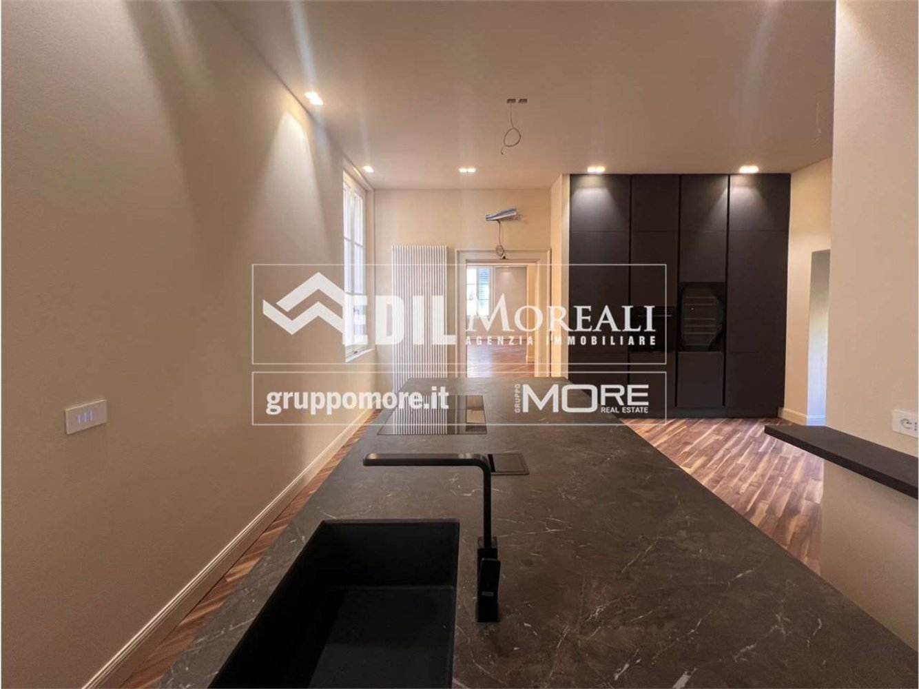 10 bedrooms Apartment in Modena, Italy No. 381662