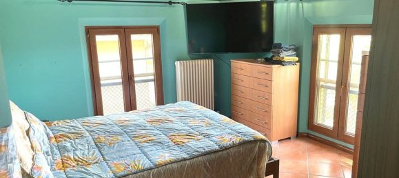 5 bedrooms Apartment in Parma, Italy No. 380378 10