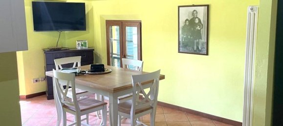 5 bedrooms Apartment in Parma, Italy No. 380378 2