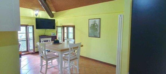 5 bedrooms Apartment in Parma, Italy No. 380378 3