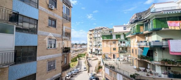 Квартира с 2 спальнями в Неаполь, Италия № 16641 11