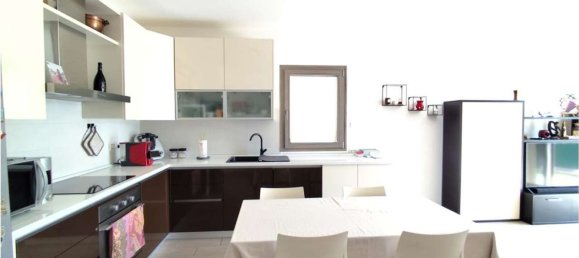 3 rooms Apartment in Inverigo, Italy No. 333696 2