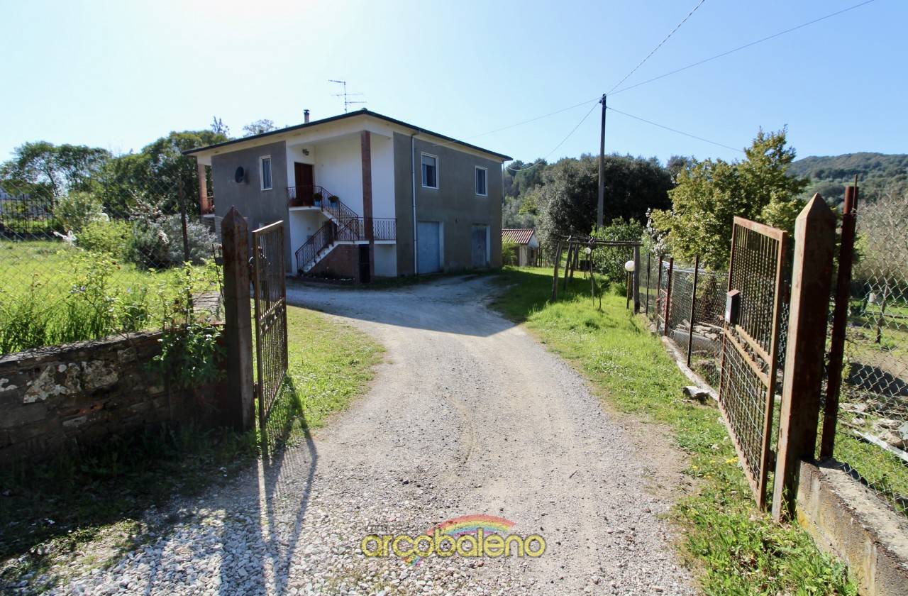 Apartamento de 3 dormitorios en Suvereto, Italy No. 158745