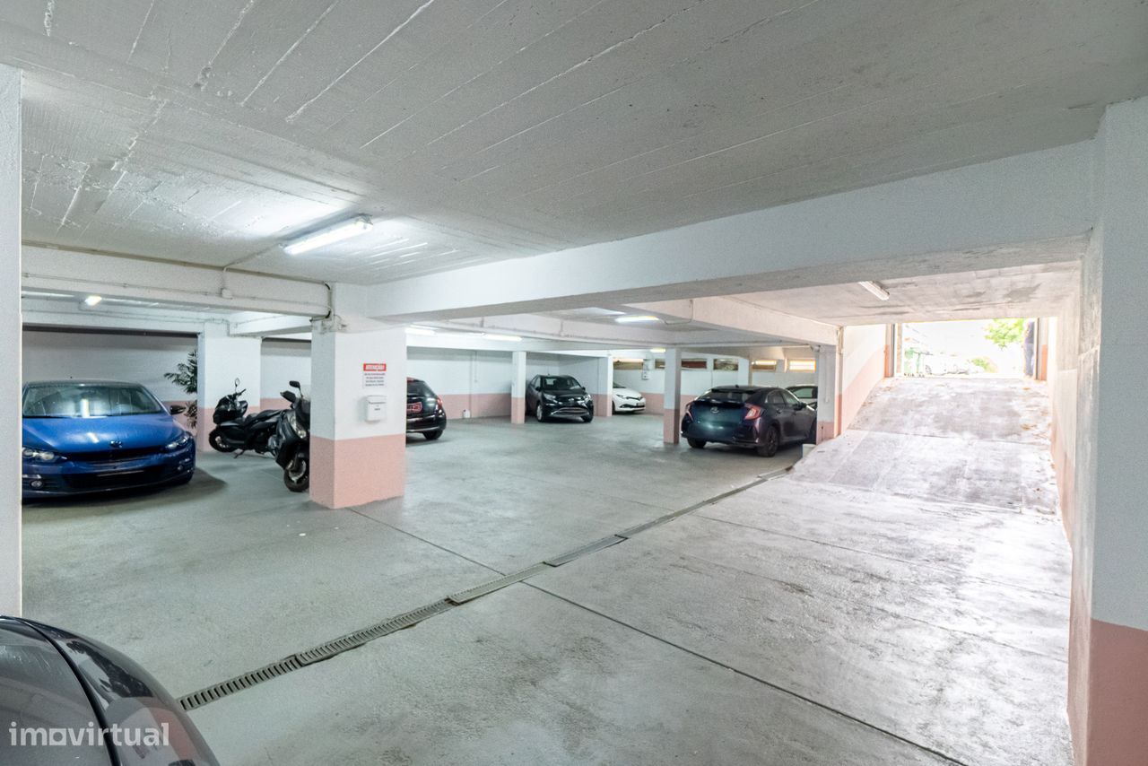 710m² Garage in Costa da Caparica, Portugal No. 272121