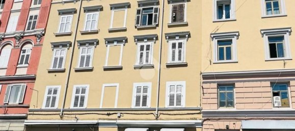 3 rooms Apartment in Trieste, Italy No. 297468 18