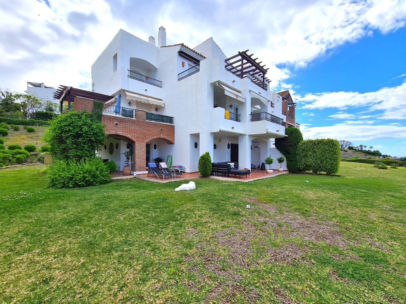 3 bedrooms Apartment in Benahavis, Spain No. 43225