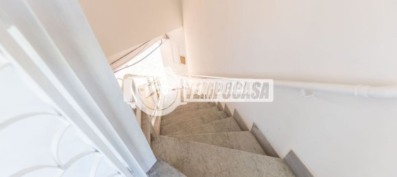 4 bedrooms Apartment in Rome, Italy No. 320949 6