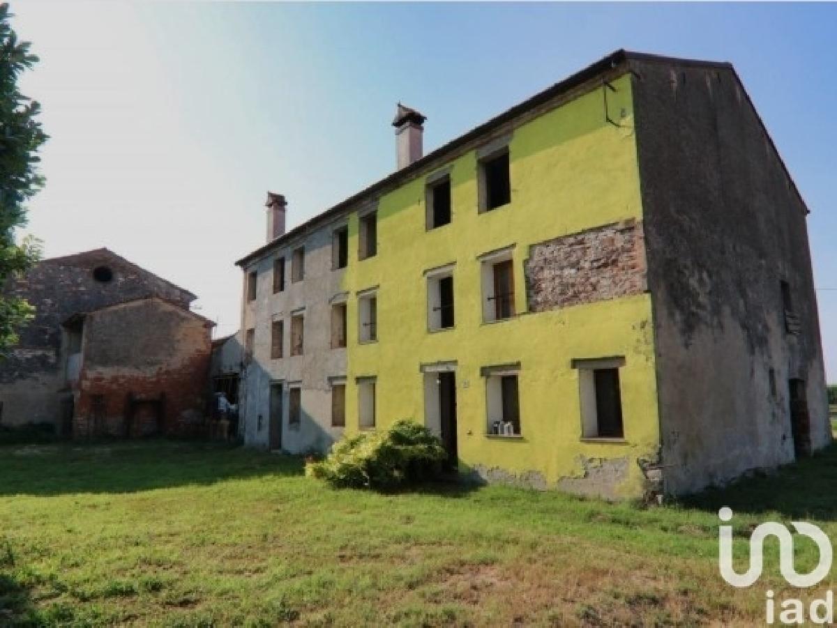 4 bedrooms House in Lozzo Atestino, Italy No. 150907