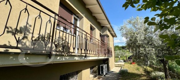 4 rooms House in Montefalco, Italy No. 42062 9