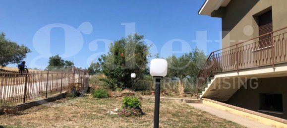 4 rooms House in Montefalco, Italy No. 42062 10