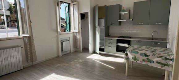 Apartamento de 3 dormitorios en Piombino, Italy No. 356987 2