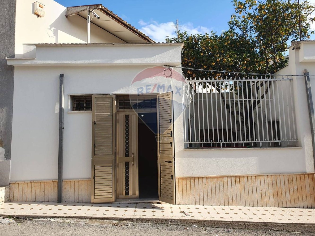 4 rooms House in Vittoria, Italy No. 276785