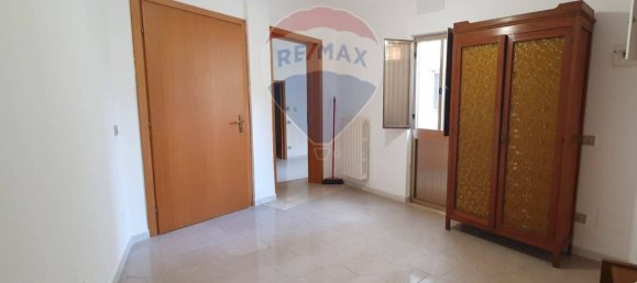 4 rooms House in Vittoria, Italy No. 276785 2