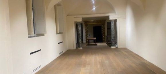2 rooms Commercial property in Florence, Italy No. 220292 3