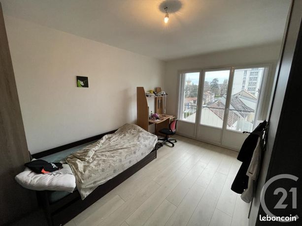 4 Schlafzimmer Wohnung in Chateauroux, France, Nr. 304949