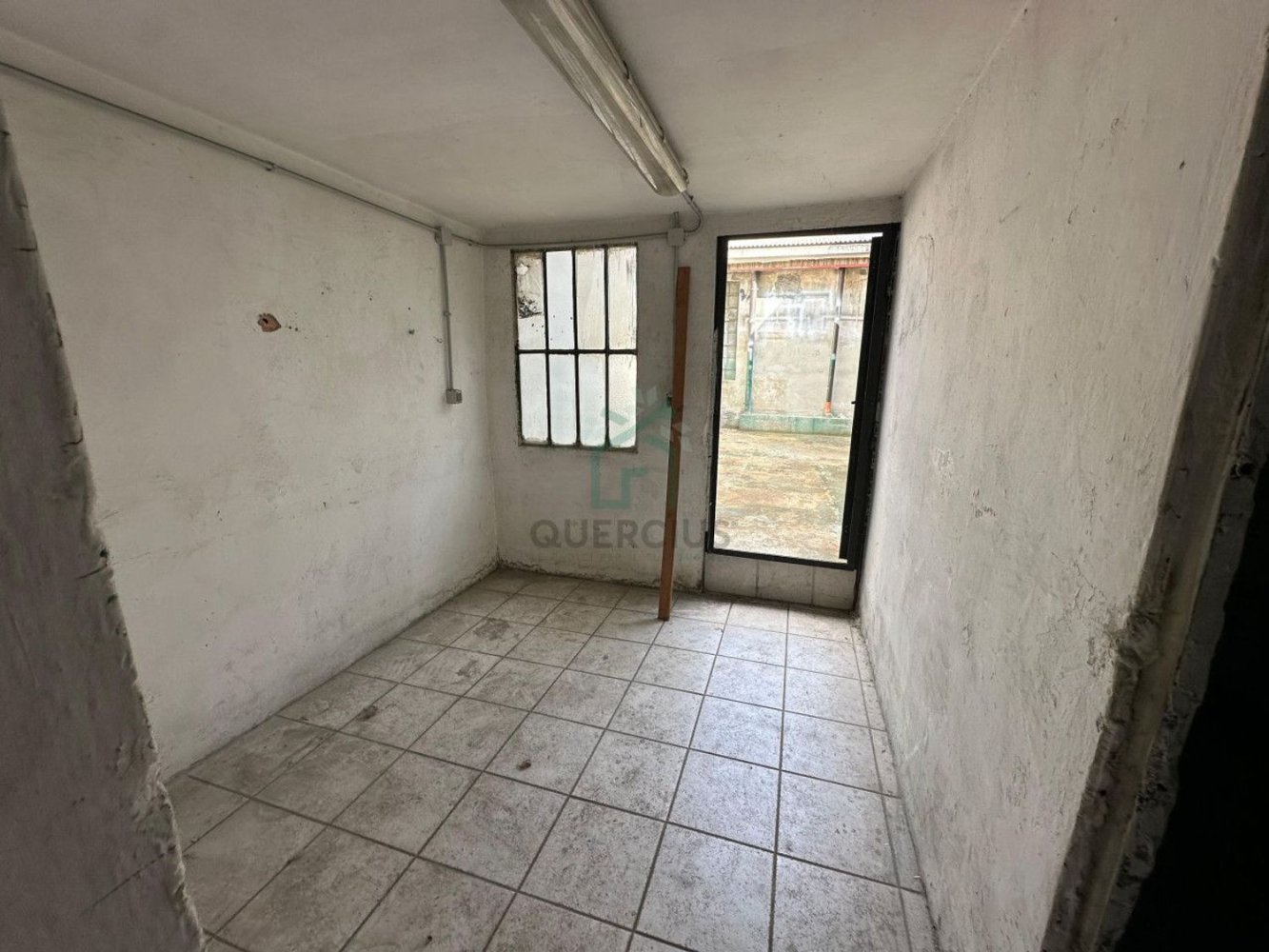 490m² Commercial property in Bussolengo, Italy No. 382643