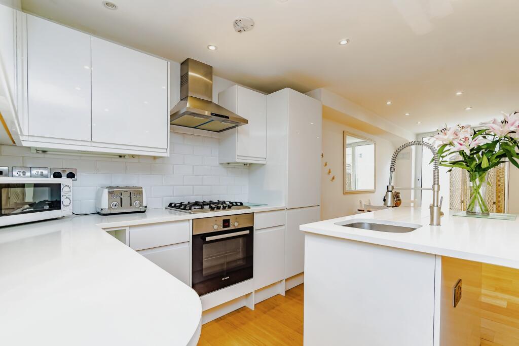 2 bedrooms Apartment in London, United Kingdom No. 11618